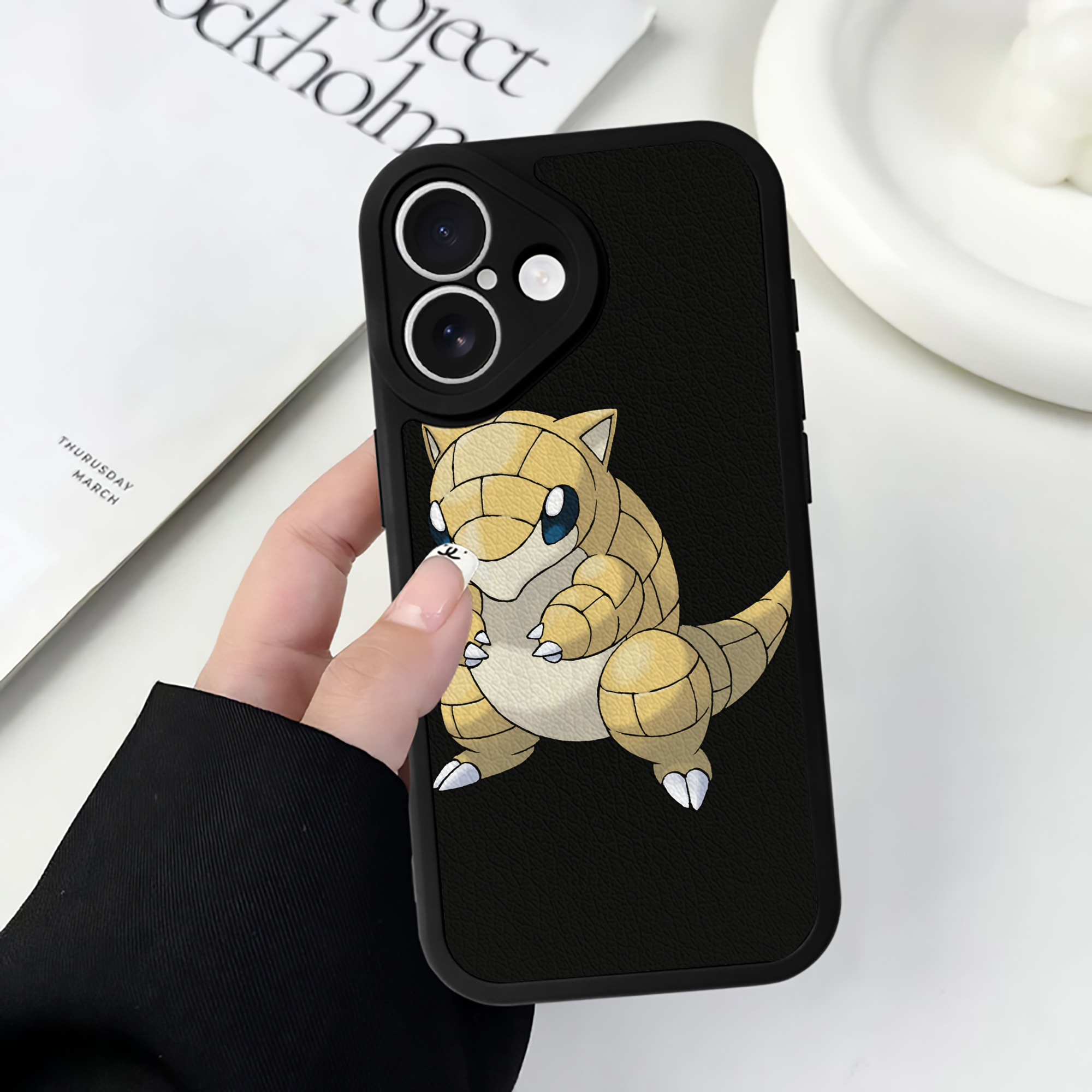 （画像用） ポケットモンスター Pokémon 【iPhone 16シリーズ対応】シリコンスマホケース（レザー調） 材質：シリコン